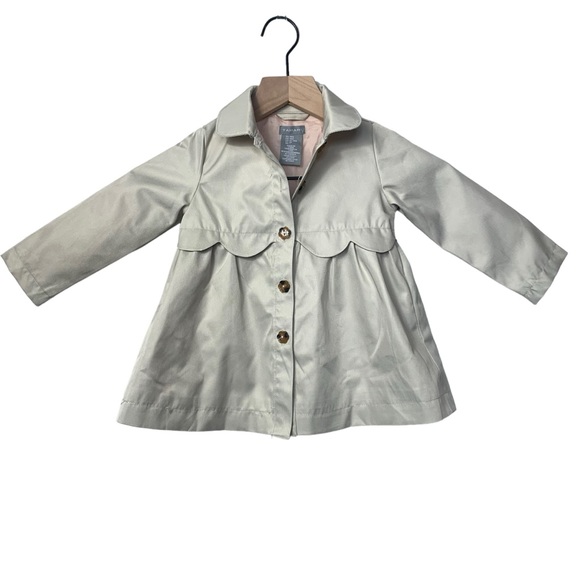 Tahari Girl’s Raincoat. Button up with scalloped edge detailing 18 months - Picture 1 of 7